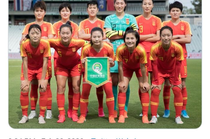 Para pemain timnas sepak bola wanita China menjelang laga kualifikasi Olimpiade Tokyo melawan Australia pada 13 Februari.