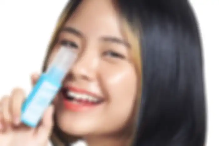 Ilustrasi dua produk skincare yang enggak boleh diskip saat jerawatan (Joylab Acne Hero Serum)