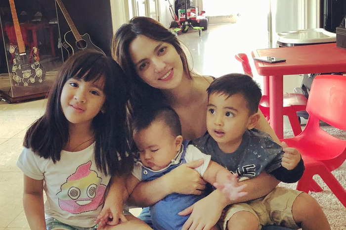 Nia Ramadhani bersama anak-anaknya