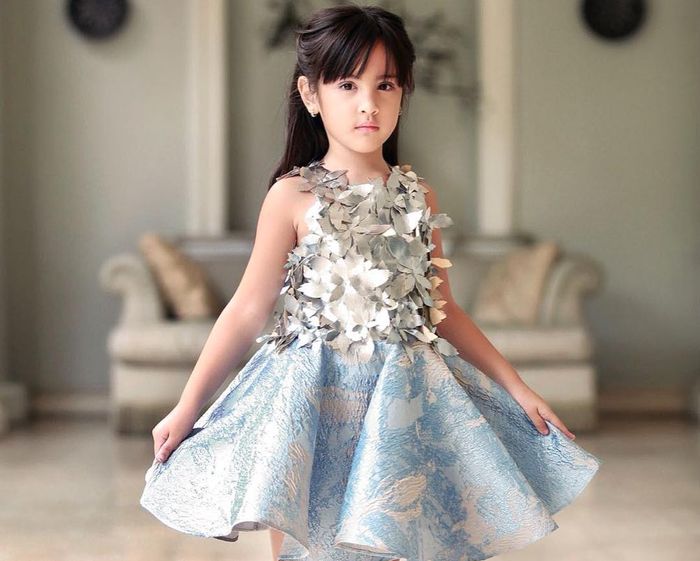 Anggunnya Mikhayla dalam balutan pouf dress