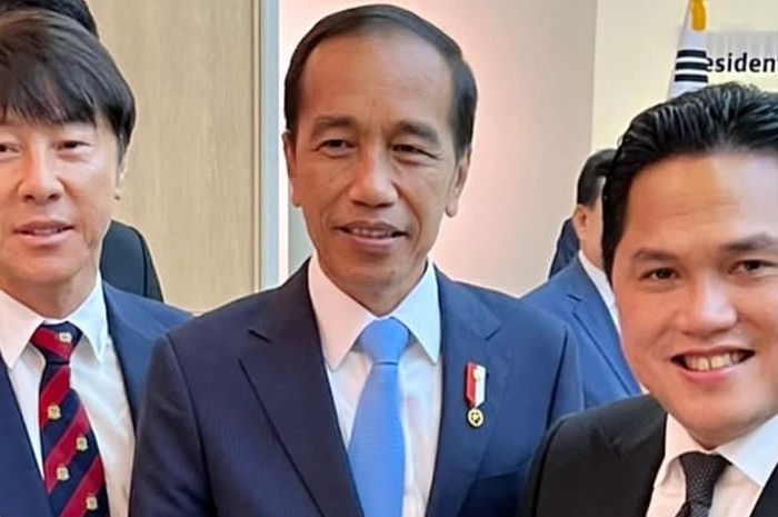 Di bawah komando Presiden Jokowi, 3 Menteri sepakat soal renovasi 22 stadion di Indonesia.