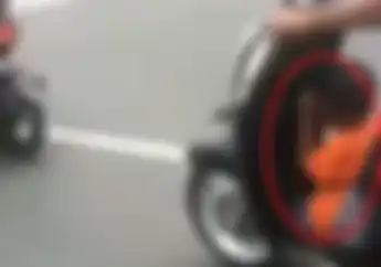 Tragis!Lalai Dibonceng Pakai Skutik, Anak Ini 