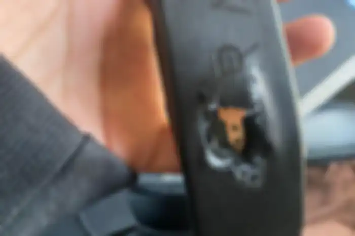 Headset Razer lindungi kepala seorang gamer dari peluru nyasar