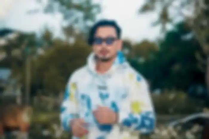 Perlakuan Denny Sumargo kepada istrinya menuai komentar netizen.