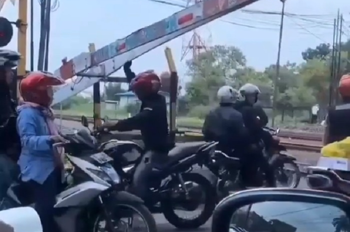 Pemotor nggak sabaran