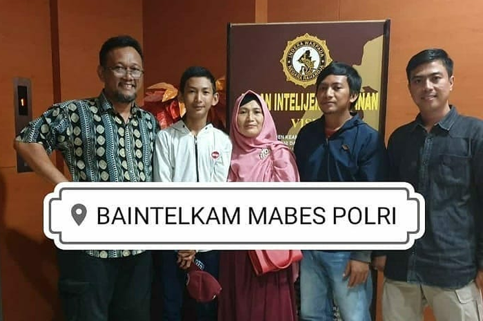 Putra dan Ibunya ketika berada di BAINTELKAM Mabes Polri