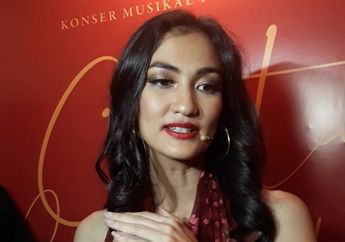 Atiqah Hasiholan Sempat Kaget Saat Diminta Berperan Jadi Perempuan Malam