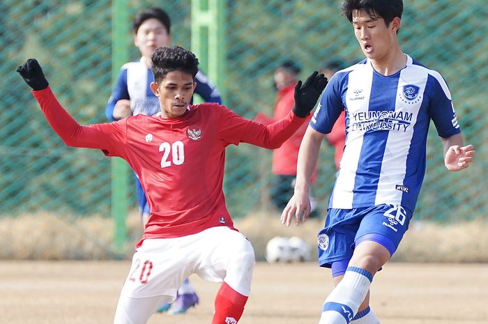 Suasana pertandingan timnas U-19 Indonesia melawan Yeungnam University, Selasa (22/3/2022).