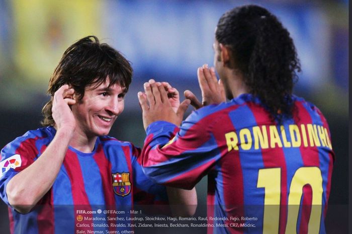 Lionel Messi dan Ronaldinho saat sama-sama masih membela Barcelona.