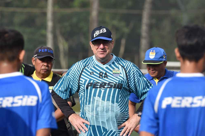 Pelatih Persib Bandung, Robert Rene Alberts.