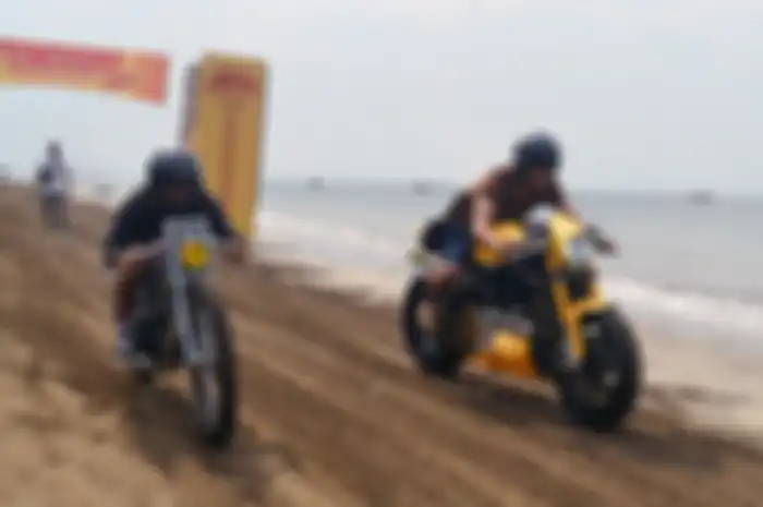 Tim INCREASE Indonesia menandingkan Boardtracker GL100 PKC vs Ducati 848 Cafe Racer Greyhead Customland