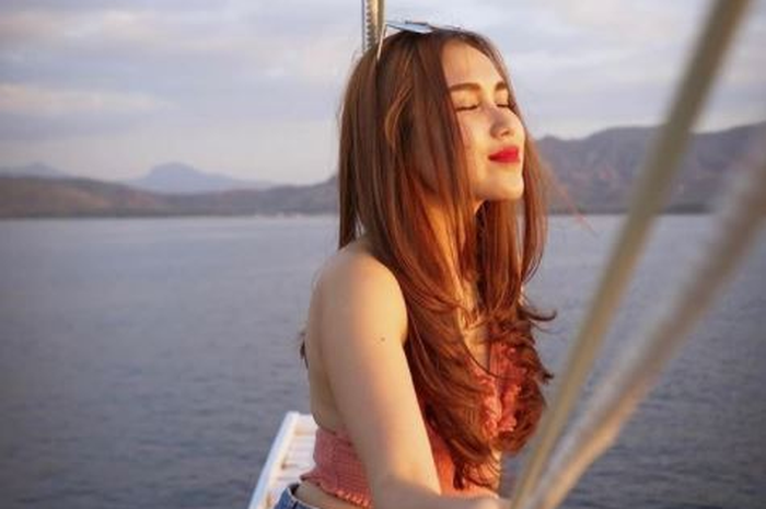 Kondisi lutut Ayu Ting Ting bermasalah