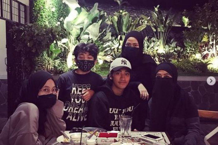 Unggahan Umi Pipik