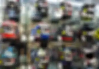 Aman Enggak Sih Helm Motor Dipakai Buat Balapan Mobil? Ini Kata Ahlinya