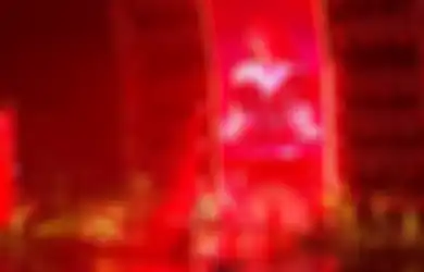 Bawa Deadsquad Formasi Vicky di Vokal, Isyana Sarasvati Pecahkan Lexiconcert Surabaya!