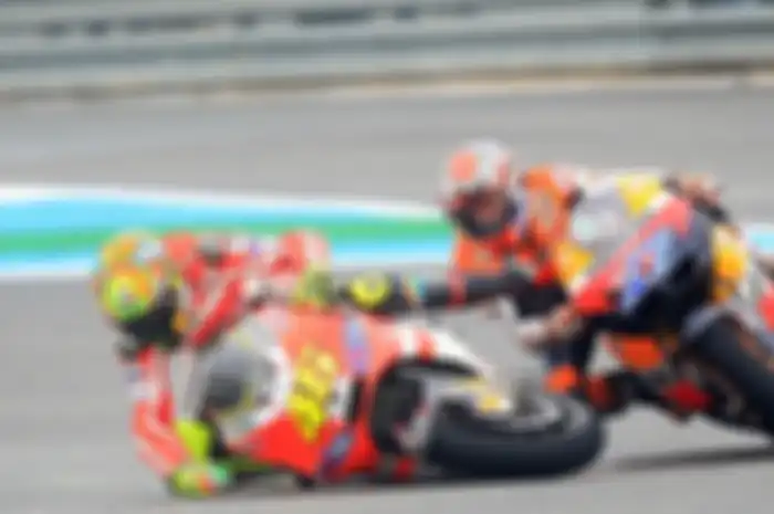 Insiden kecelakaan Valentino Rossi dan Casey Stoner di MotoGP 2011