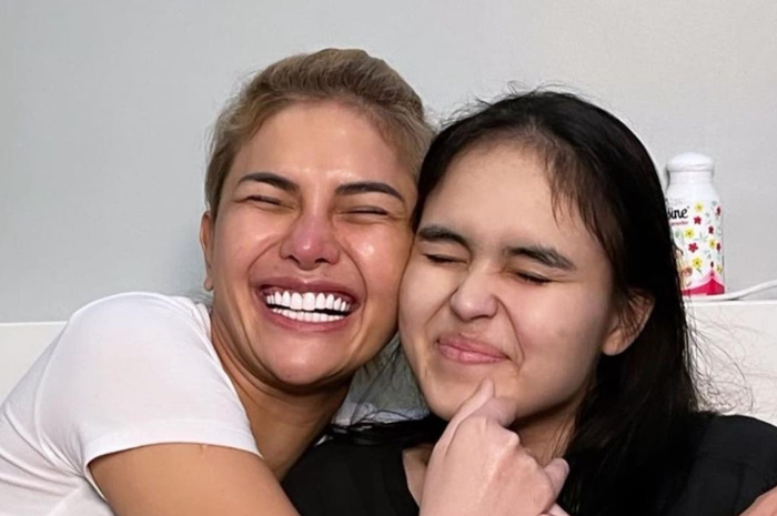 Kakak mendiang Laura Anna, Greta Irene geram melihat pernyataan Nikita Mirzani di pemberitaan media online viral. 
