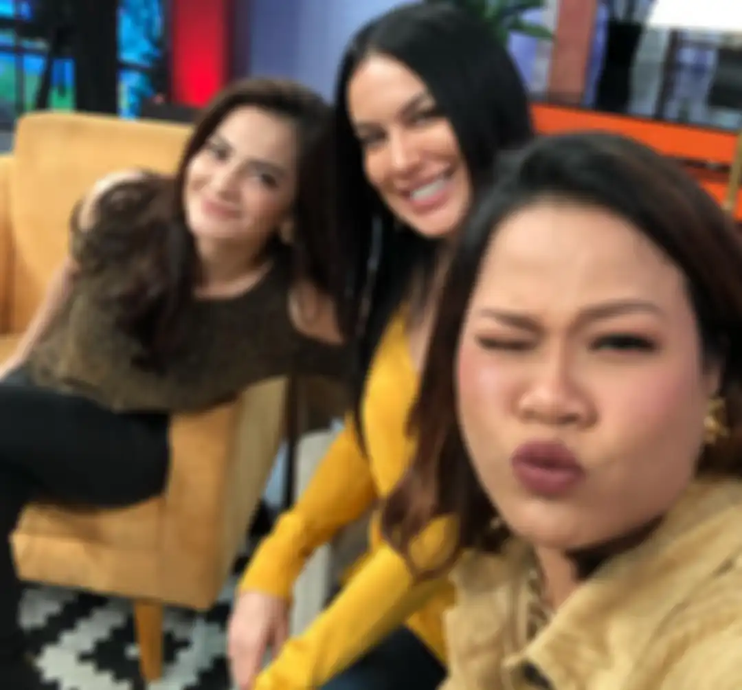 Foto akrab Cut Tari dan Sophia Latjuba