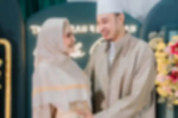 Kartika Putri dan Habib Usman bin Yahya.