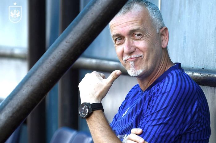 Pelatih PSIS Semarang, Dragan Djukanovic.