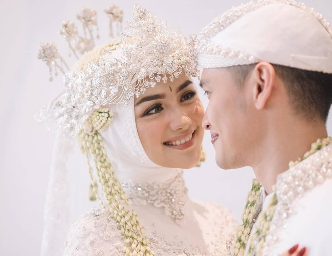 Pasangan pengantin baru, Citra Kirana dan Rezky Aditya