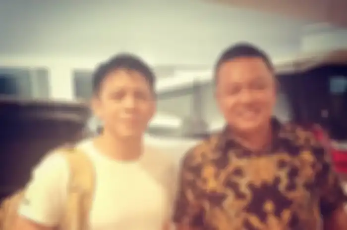 Lantaran pajang foto bareng Ariel NOAH, Zen Vivanto mendapatkan banyak komentar. Kini dia bongkar rahasia Nia Ramadhani.