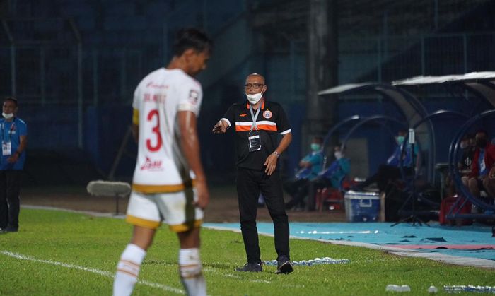 Pelatih Persija Jakarta, Sudirman di laga lawan PSM Makassar di Piala Menpora 2021, di Stadion Kanjuruhan, Malang, Jawa Timur, pada Senin (22/3/2021)