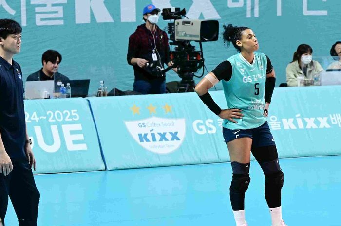 Pelatih GS Caltex Seoul KIXX, Lee Young-taek dan Gyselle Silva pada Liga Voli Korea