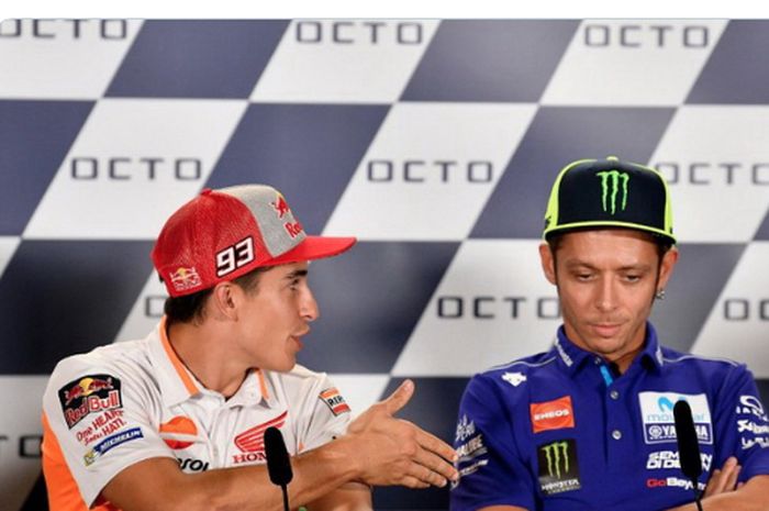 Marc Marquez (kiri) dan Valentino Rossi (kanan).