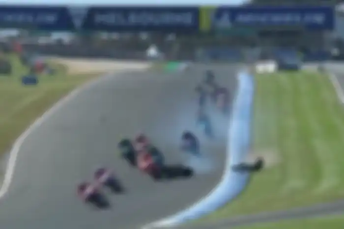 Crash Johann Zarco dan Marc Marquez