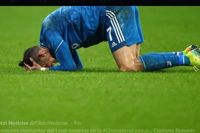 Cristiano Ronaldo berekspresi penuh kekecewaan dalam partai Liga Champions antara Lyon vs Juventus.