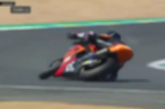 Aksi Niki Tuuli coba selamatkan motor seperti Marc Marquez