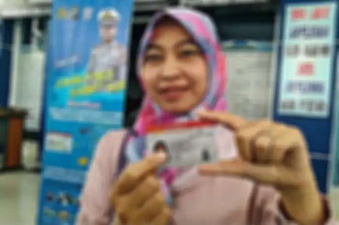 Biaya pembuatan SIM C terbaru 2023 cuma Rp 155 ribu, jangan sampai digetok calo harga mahal.