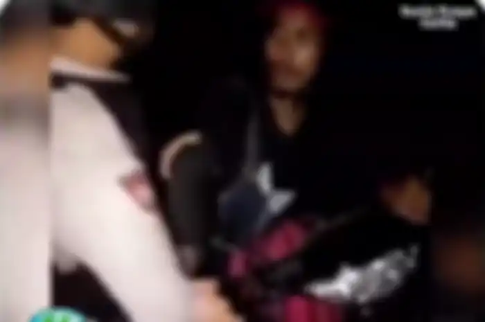 Pemotor ini berbicara tidak jelas ketika ditilang polisi