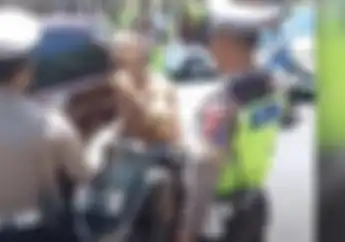 Bule Naik Motor di Bali Makin Songong Berani Bentak Polisi, Kapolda Bali Bereaksi Keras