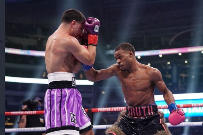 Duel antara Errol Spence Jr (kanan) vs Danny Garcia (kiri), Minggu (6/12/2020)