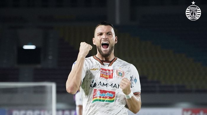 Penyerang Persija Jakarta, Marko Simic, merayakan gol yang dicetaknya ke gawang Persik Kediri pada pekan ke-10 Liga 1 2021.