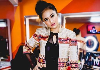 Pede Unggah Foto Seksi Pakai Sport Bra dan Busana Transparan, Tampilan Marshanda Justru Curi Perhatian