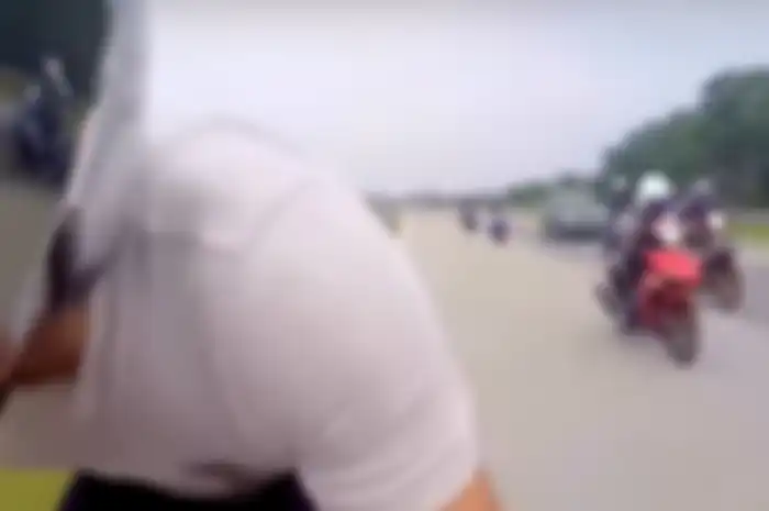 Wow, ngegas di tol pakai bebek