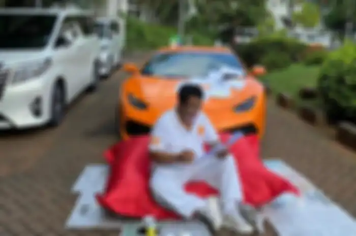 Doyan Koleksi Mobil Mewah Senilai Belasan Milliar Rupiah, Hotman Paris Malah Kepergok Pakai Dompet Rusak ke Acara Televisi Hingga Harus Tahan Malu di Depan Wanita Incaran