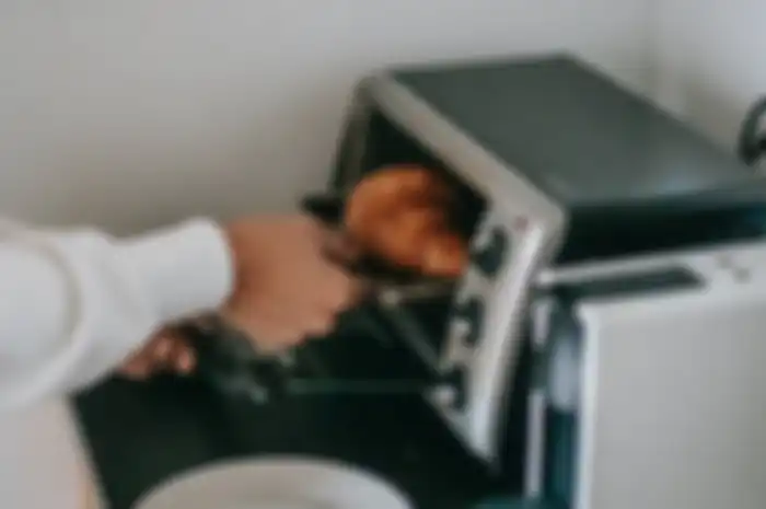 Sederet makanan ini sebaiknya tidak dipanaskan dalam microwave