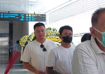 Akan dikremasi, Begini Suasa Ibadah Tutup Peti Mendiang Ayah Wijin, Mantan Gisella Anastasia