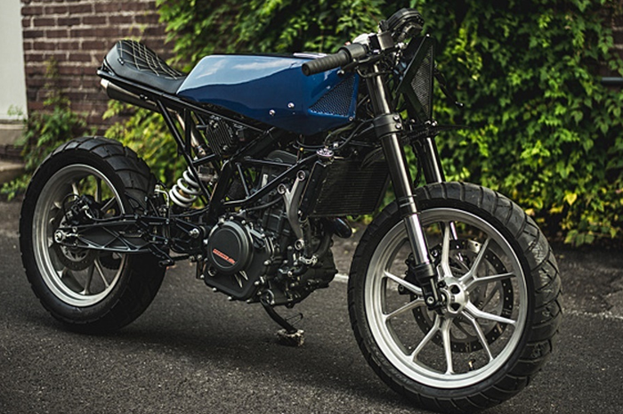 KTM RC390 custom cafe-tracker dari One-Up Moto Garage