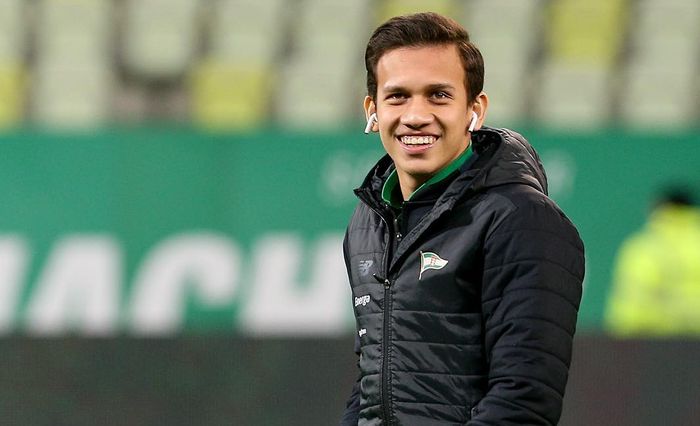 Egy Maulana Vikri Saat memasuki Stadion Energa Gdansk saat Lechia Gdansk  melawan Wisla Krakow, dalam lanjutan pekan ke-23 Ekstraklasa, Sabtu (23/2/2019) atau Minggu dini hari WIB.