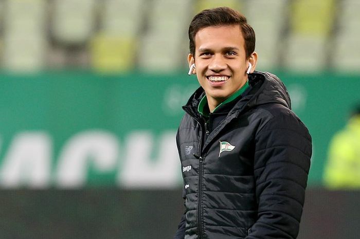 Egy Maulana Vikri Saat memasuki Stadion Energa Gdansk saat Lechia Gdansk  melawan Wisla Krakow, dalam lanjutan pekan ke-23 Ekstraklasa, Sabtu (23/2/2019) atau Minggu dini hari WIB.