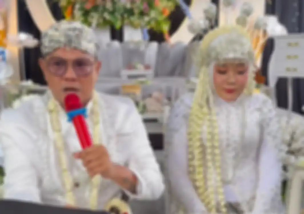 Andika Mahesa menikah untik kelima kalinya. Andika menikahi Ayu Kartika yang berprofesi sebagai dokter.