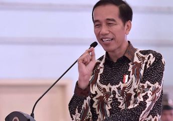 Foto Jokowi Duduk Bersimpuh di Samping Kursi Roda Istri Wapres RI Usai Salat Jumat Jadi Sorotan
