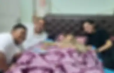 Dulu Tenar dan Hidup Bergelimang Harta, Kini Kondisi Para Artis Ini Berubah Drastis: Ada yang Bangkrut, Jualan Kopi Hingga Meninggal Dunia di Kos-kosan 