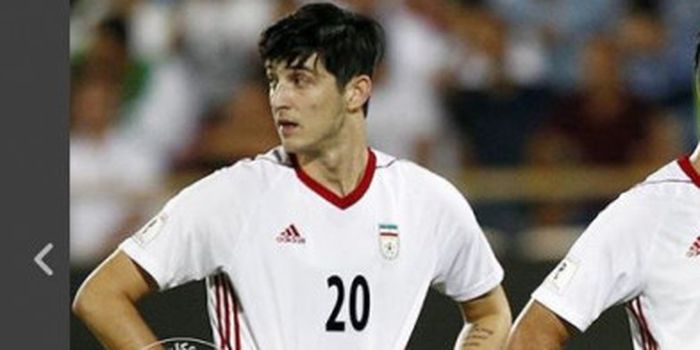 Pemain Iran, Sardar Azmoun menutup kolom komentar akun Instagramnya.