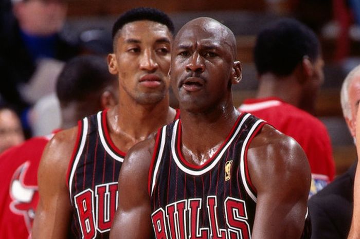 Michael Jordan saat menjadi trio pertama pencetak 30 poin lebih bersama Scottie Pippen dan Toni Kuko